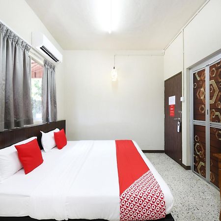 Oyo 507 Aikka Hotel Butterworth Exterior photo